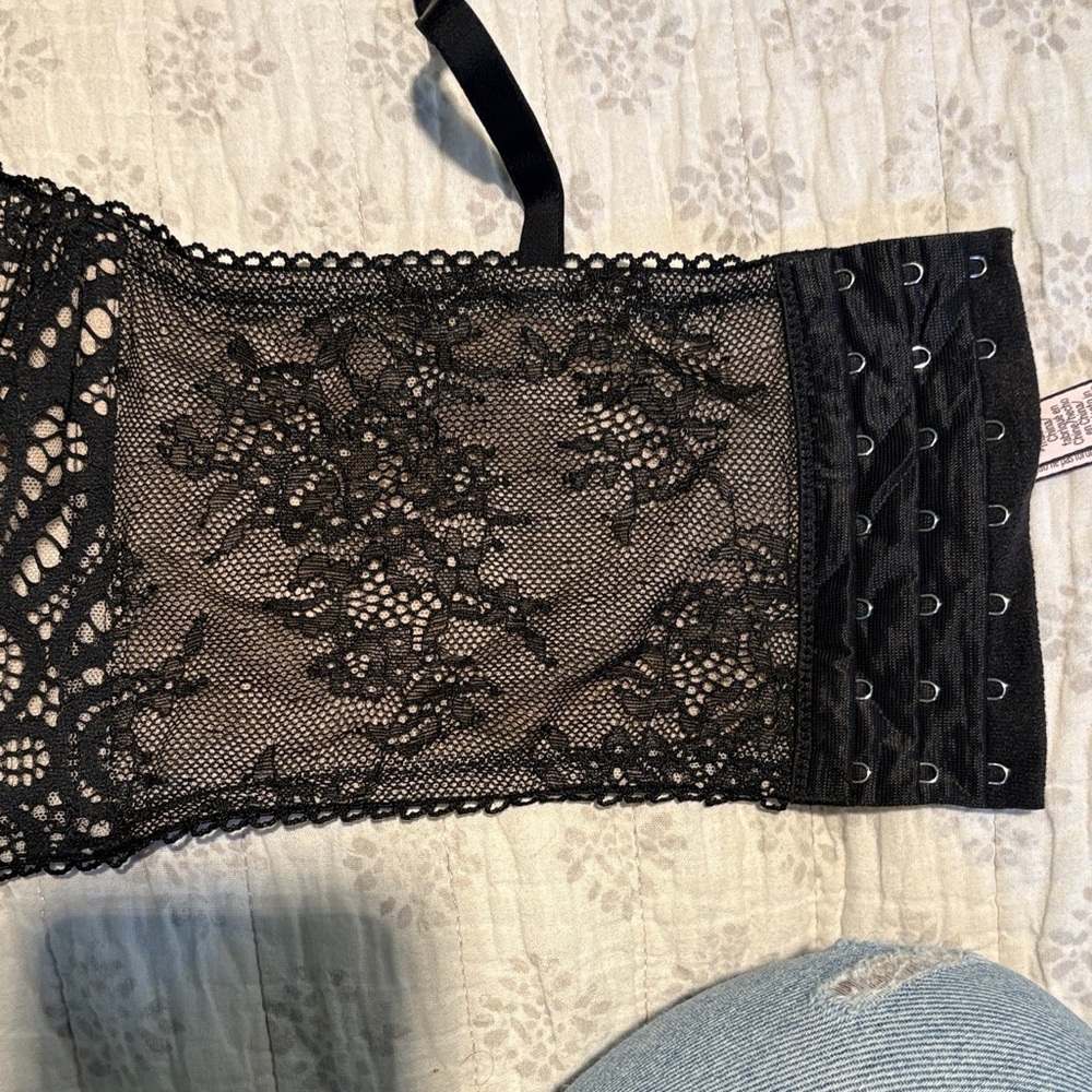 Super cute Victoria's Secret Black Lace corset Underwire Bra - Picture 2 of 4